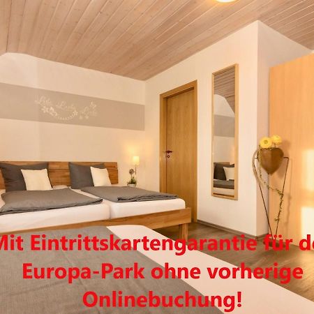 Gästehaus Glück wir haben immer Eintrittskarten für den Europa-Park für Sie! Hotel Rust Exterior foto